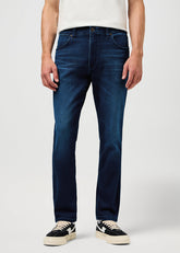 Męskie Spodnie Wrangler Jeansowe Larston Blue Jam 112360183 W18S008801